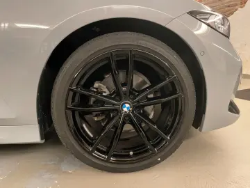 BMW 320d xDrive M Sport ACC HuD 360  Schiebedach 19