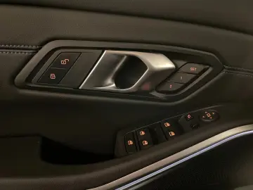 BMW 320d xDrive M Sport ACC HuD 360  Schiebedach 19