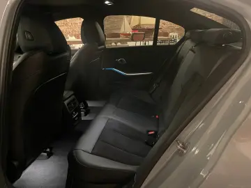 BMW 320d xDrive M Sport ACC HuD 360  Schiebedach 19