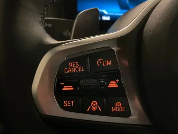 BMW 320d xDrive M Sport ACC HuD 360  Schiebedach 19