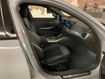 BMW 320d xDrive M Sport ACC HuD 360  Schiebedach 19