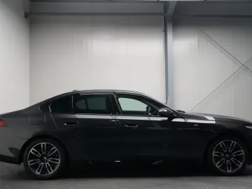 BMW 520d xDrive M Sport ICONIC KEY 360 HUD H&K MEMO