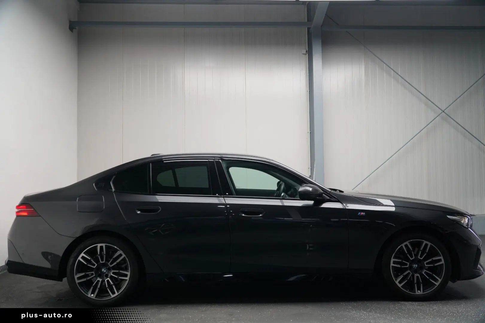 BMW 520d xDrive M Sport ICONIC KEY 360 HUD H&K MEMO