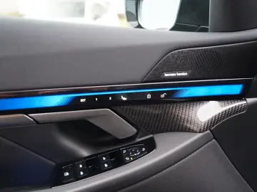 BMW 520d xDrive M Sport ICONIC KEY 360 HUD H&K MEMO