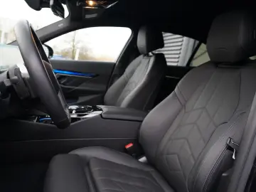 BMW 520d xDrive M Sport ICONIC KEY 360 HUD H&K MEMO