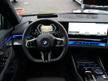 BMW 520d xDrive M Sport ICONIC KEY 360 HUD H&K MEMO