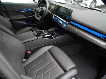 BMW 520d xDrive M Sport ICONIC KEY 360 HUD H&K MEMO