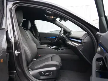 BMW 520d xDrive M Sport ICONIC KEY 360 HUD H&K MEMO