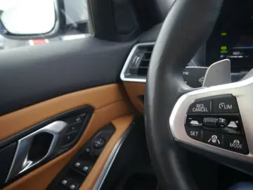 BMW 320d xDrive Lim. M Sport A.  GLASDACH HIFI DAB