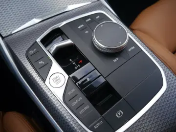 BMW 320d xDrive Lim. M Sport A.  GLASDACH HIFI DAB