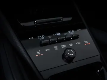 Porsche Cayenne E-Hybrid  PANO LUFT BOSE ACC