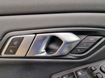 BMW 330e M Sportpaket Head-Up HiFi DAB LED