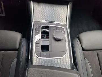 BMW 330e M Sportpaket Head-Up HiFi DAB LED