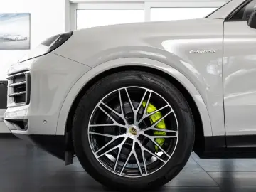 Porsche Cayenne E-Hybrid Pano Luft Beifahrerdisplay