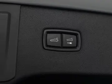 Porsche Cayenne E-Hybrid Pano Luft Beifahrerdisplay