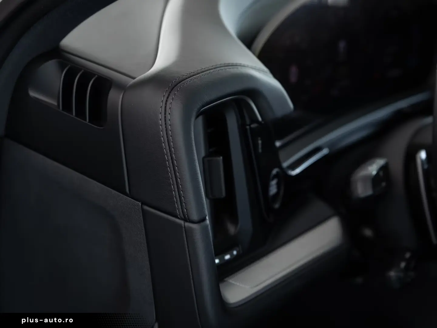 Porsche Cayenne E-Hybrid Pano Luft Beifahrerdisplay