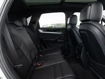 Porsche Cayenne E-Hybrid Pano Luft Beifahrerdisplay