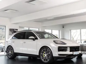 Porsche Cayenne E-Hybrid Pano Luft Beifahrerdisplay