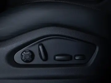 Porsche Cayenne E-Hybrid Pano Luft Beifahrerdisplay