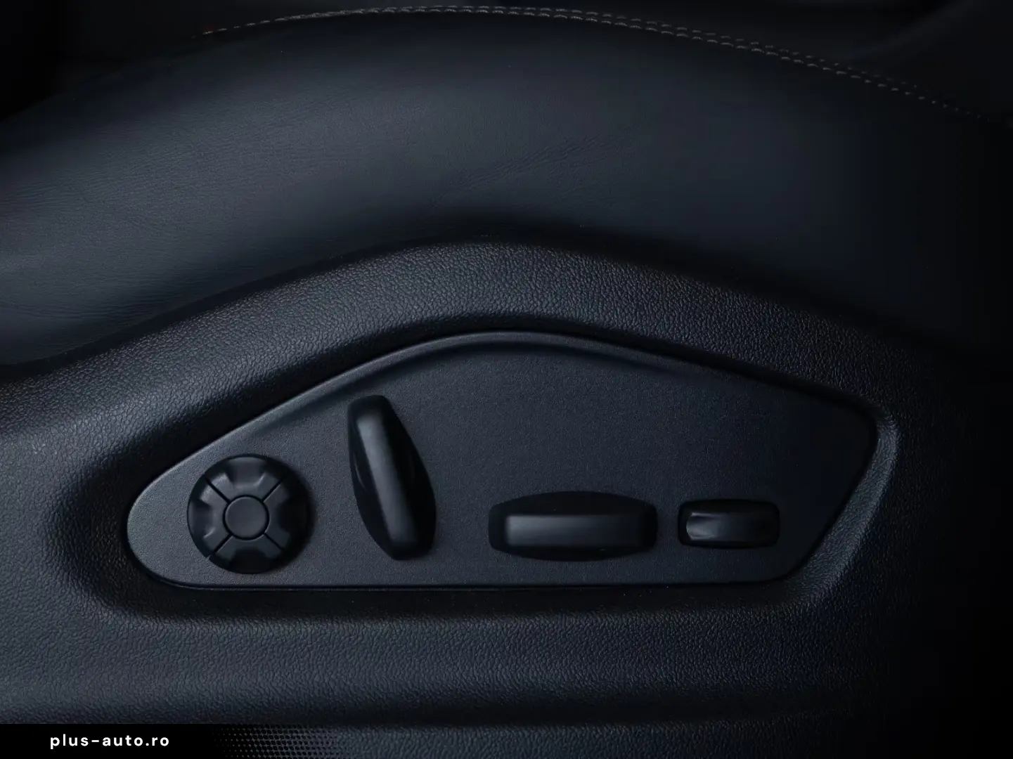 Porsche Cayenne E-Hybrid Pano Luft Beifahrerdisplay