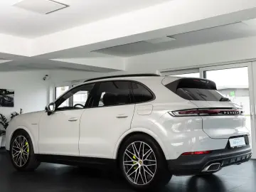 Porsche Cayenne E-Hybrid Pano Luft Beifahrerdisplay