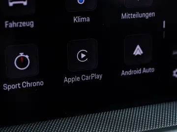 Porsche Cayenne E-Hybrid Pano Luft Beifahrerdisplay