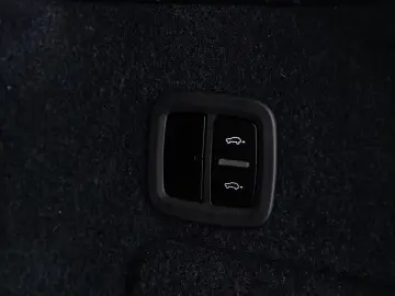 Porsche Cayenne E-Hybrid Pano Luft Beifahrerdisplay