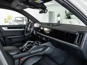 Porsche Cayenne E-Hybrid Pano Luft Beifahrerdisplay