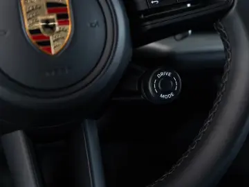 Porsche Cayenne E-Hybrid Pano Luft Beifahrerdisplay