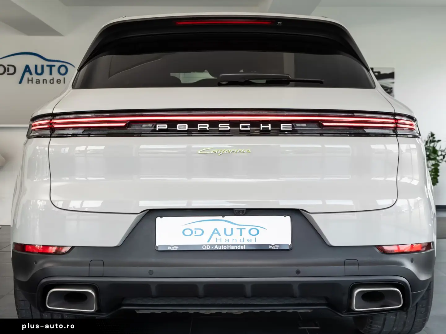 Porsche Cayenne E-Hybrid Pano Luft Beifahrerdisplay