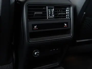 Porsche Cayenne E-Hybrid Pano Luft Beifahrerdisplay