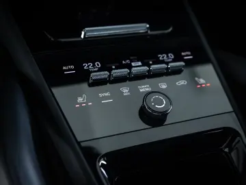 Porsche Cayenne E-Hybrid Pano Luft Beifahrerdisplay