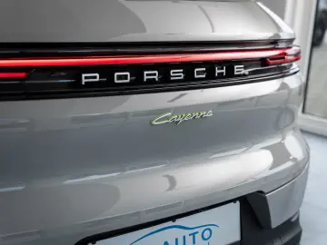 Porsche Cayenne E-Hybrid Pano Luft Beifahrerdisplay
