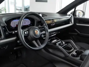 Porsche Cayenne E-Hybrid Pano Luft Beifahrerdisplay