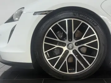 PORSCHE Taycan  Sport-Chrono Pano PDLS  79 2kWh Approved