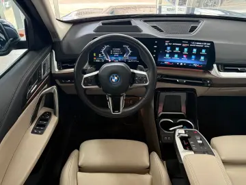 BMW X1 30e xD M Technic HaKa DAP HuD ParkPLUS Pano