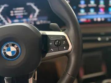 BMW X1 30e xD M Technic HaKa DAP HuD ParkPLUS Pano