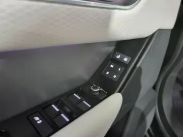 LAND ROVER Range Rover Velar R-Dynamic SE WERKSGAR 07 26