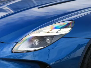 ASTON MARTIN Vantage Plasma Blue   Onyx Black