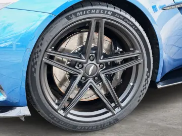 ASTON MARTIN Vantage Plasma Blue   Onyx Black