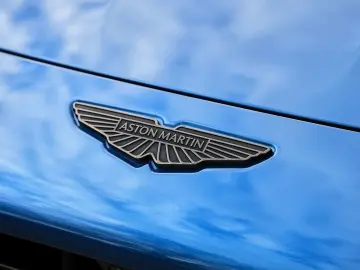 ASTON MARTIN Vantage Plasma Blue   Onyx Black