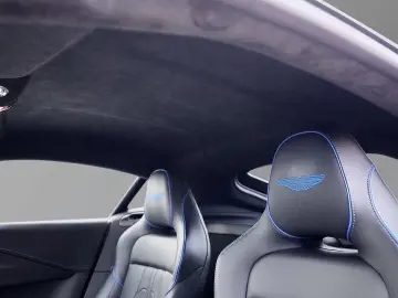 ASTON MARTIN Vantage Plasma Blue   Onyx Black