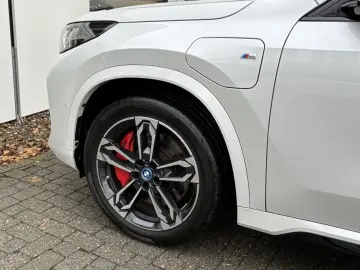 BMW X1 xDr.25e M Sport Pro ACC HUD SurView PanoD.19