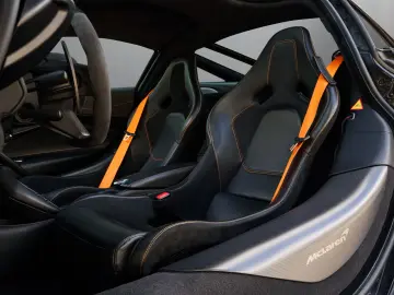 MCLAREN 750S   CF Exterior I CF Interior I Service Paket