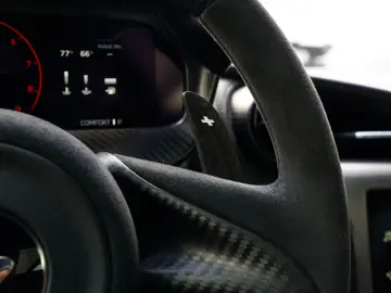 MCLAREN 750S   CF Exterior I CF Interior I Service Paket