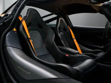 MCLAREN 750S   CF Exterior I CF Interior I Service Paket