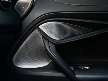 MCLAREN 750S   CF Exterior I CF Interior I Service Paket