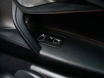 MCLAREN 750S   CF Exterior I CF Interior I Service Paket