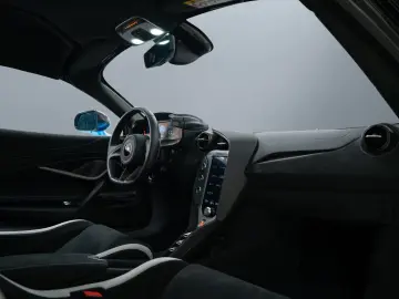 MCLAREN 750S   CF Racing Seats   360  Park Assist   Lift