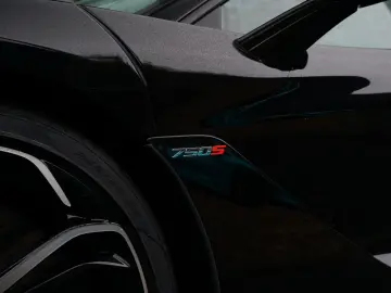 MCLAREN 750S Coupé I TechLux I B&W